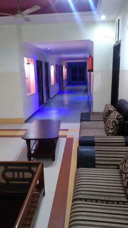 Hotel Kanishka Kanpur Esterno foto