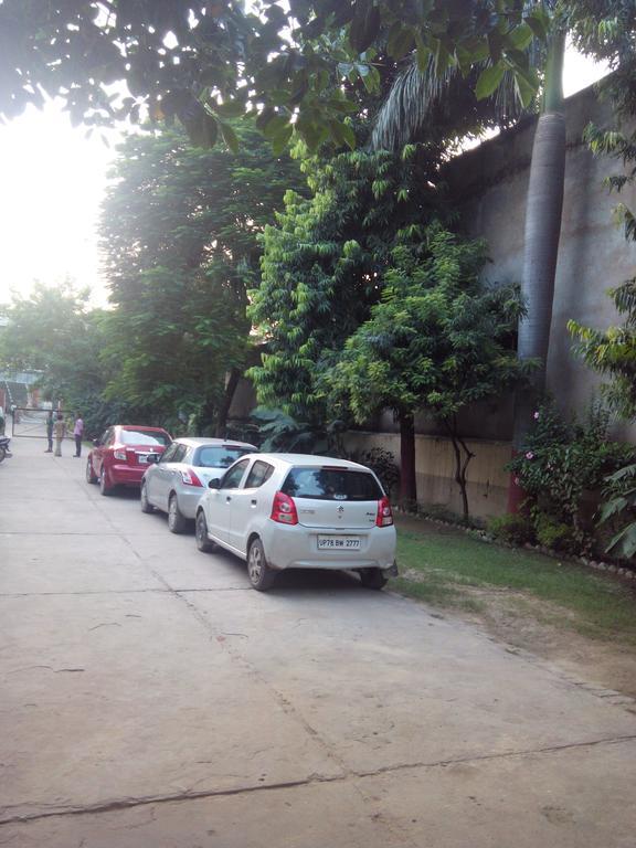 Hotel Kanishka Kanpur Esterno foto